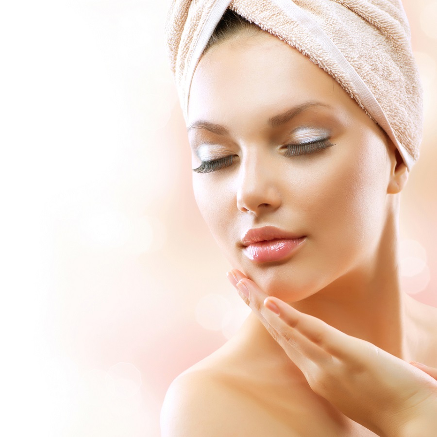 Làn da sau lăn kim được chăm sóc với serum phục hồi da sẽ nhanh chóng hồi phục và có kết quả hoàn hảo.